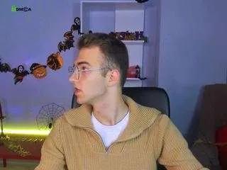 Freechat astren-villo on CamSoda