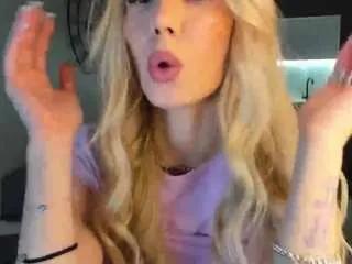 bella-sweeet on CamSoda 