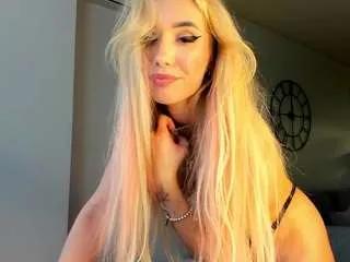 bella-sweeet on CamSoda 