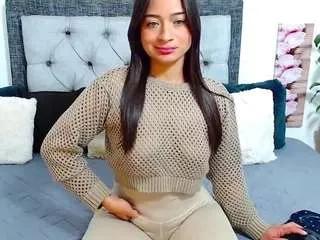 Freechat charllottesexy on CamSoda