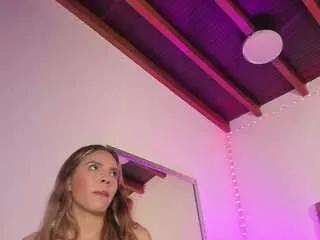 Freechat dannaroberts on CamSoda