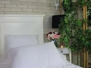 Offline emillybronte on CamSoda