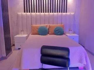 Freechat emilyjohnsonx1 on CamSoda