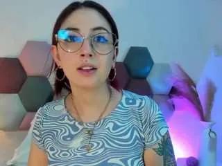 Freechat emilywatsonn on CamSoda