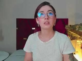 Freechat emilywatsonn on CamSoda