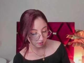 Freechat emilywatsonn on CamSoda