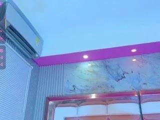 Freechat hotiergirl on CamSoda