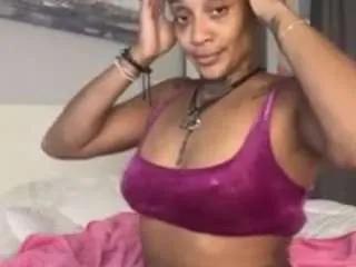 Freechat iambaldheadbrittany on CamSoda