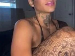 Freechat iambaldheadbrittany on CamSoda