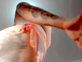 Offline is-oriana on CamSoda