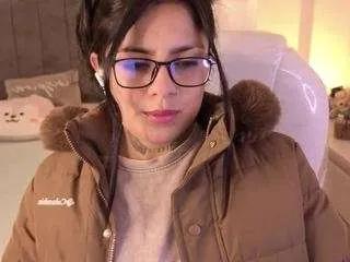 Freechat ivynaugthyqueen on CamSoda