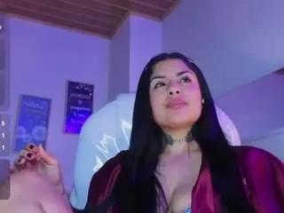 Freechat ivynaugthyqueen on CamSoda