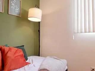 Offline karlyee on CamSoda