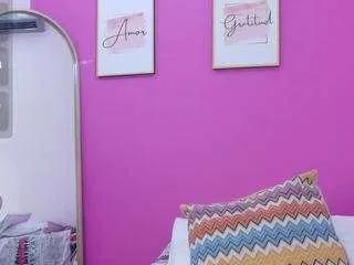 kinkyhousewifee on CamSoda 