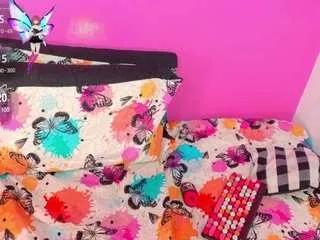 kinkyhousewifee on CamSoda 