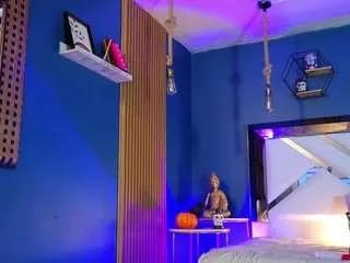 Freechat lady-brownn on CamSoda