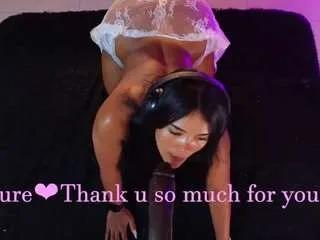 Freechat lady-brownn on CamSoda