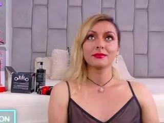 Freechat lunitadiva on CamSoda