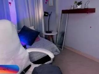 Offline mia-dlucca on CamSoda