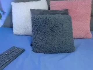 Freechat mia-makleynn on CamSoda