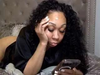 missprettypocahontas on CamSoda 