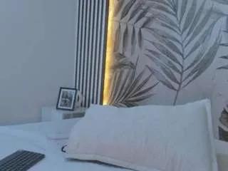 samaantha-white on CamSoda 