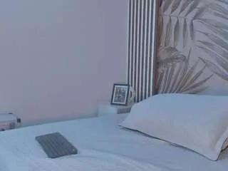 samaantha-white on CamSoda 