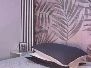 samaantha-white on CamSoda 