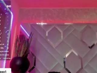 Offline saraa-fox on CamSoda