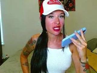 Offline tighttinymilf on CamSoda