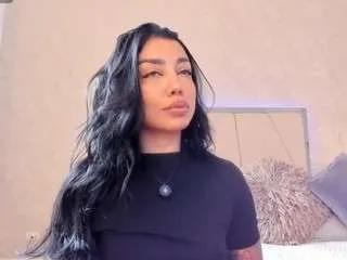 Freechat victoriabenedetti2 on CamSoda