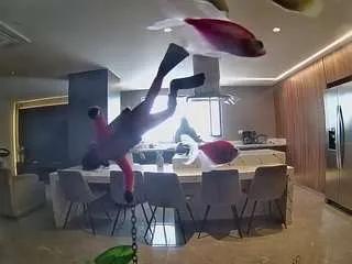 Freechat voyeurcam-casa-salsa-fishtank on CamSoda