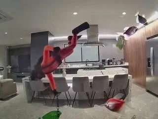 Freechat voyeurcam-casa-salsa-fishtank on CamSoda