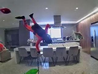 Freechat voyeurcam-casa-salsa-fishtank on CamSoda