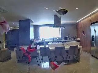 Freechat voyeurcam-casa-salsa-fishtank on CamSoda