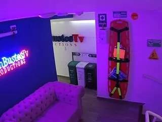 Freechat voyeurcam-jb-lobby on CamSoda