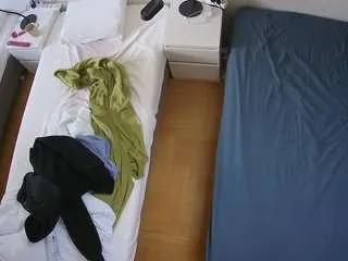 Freechat voyeurcam-julmodels-bed-5 on CamSoda
