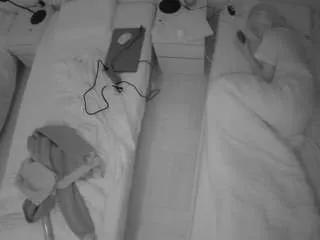 Freechat voyeurcam-julmodels-bed-5 on CamSoda