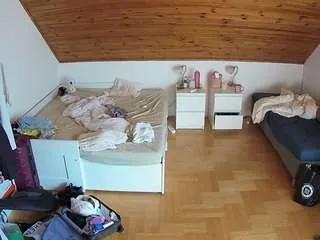 Freechat voyeurcam-julmodels-greybed-3 on CamSoda