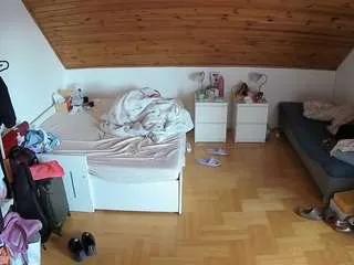 Freechat voyeurcam-julmodels-greybed-3 on CamSoda