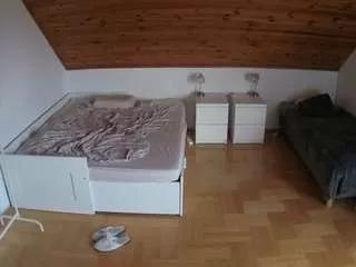Freechat voyeurcam-julmodels-greybed-3 on CamSoda