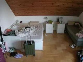 Freechat voyeurcam-julmodels-greybed-3 on CamSoda