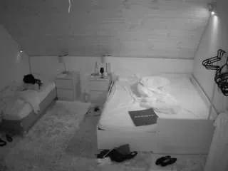 Freechat voyeurcam-julmodels-whitebed-2 on CamSoda