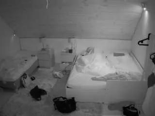 Freechat voyeurcam-julmodels-whitebed-2 on CamSoda