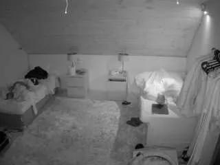 Freechat voyeurcam-julmodels-whitebed-2 on CamSoda