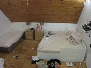Freechat voyeurcam-julmodels-whitebed-2 on CamSoda