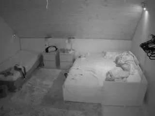 Freechat voyeurcam-julmodels-whitebed-2 on CamSoda