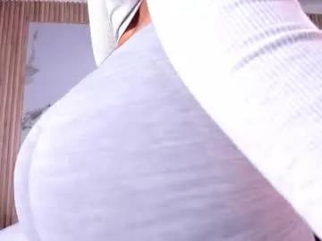 Away nicolee19_ on Chaturbate