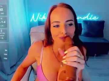nikki_blondiee on Chaturbate 