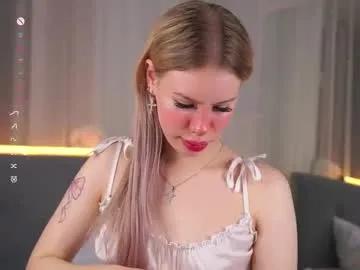 Freechat pollybun on Chaturbate